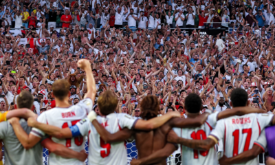 Inglaterra celebrando la clasificación a semis. Foto: Inglaterra
