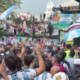 Hinchas de la Selección Argentina celebrando la eliminación de Francia. Foto: Captura de pantalla