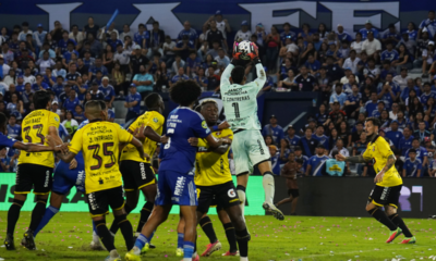 José David Contreras salvando el arco de Barcelona SC en el Clásico del Astillero. Foto: API