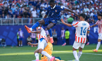 Orlando Gill siendo protagonista frente a Francia. Foto: FIFA