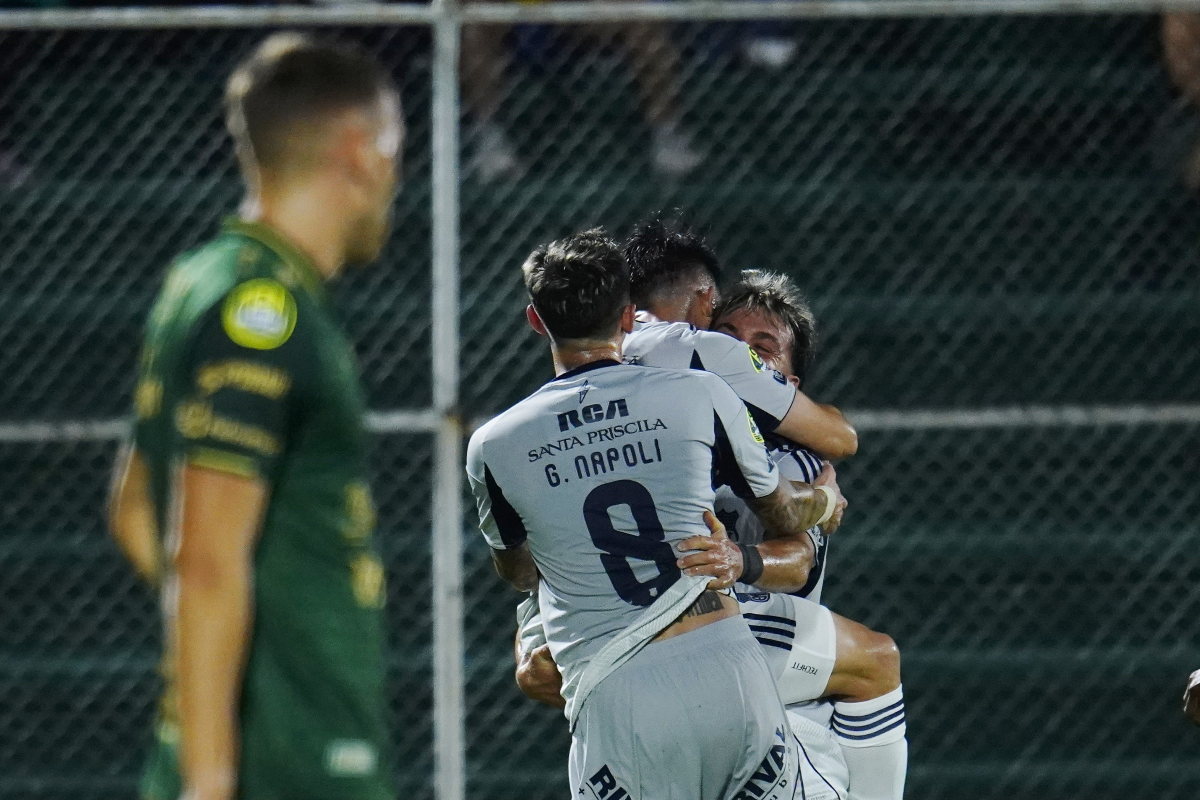 Emelec celebrando el gol de Juan Pablo Ruiz frente a Orense. Foto: API