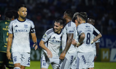 Juan Pablo Ruiz celebrando su gol ante Orense. Foto: API