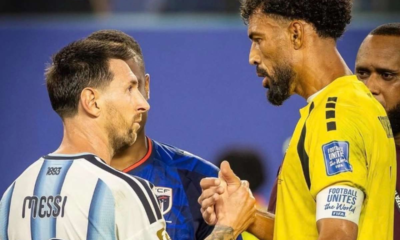 Messi y Vozinha saludándose en el Mundial. Foto: FIFA