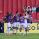 Leones FC celebrando el gol frente a Liga de Quito en el Rodrigo Paz Delgado. Foto: API