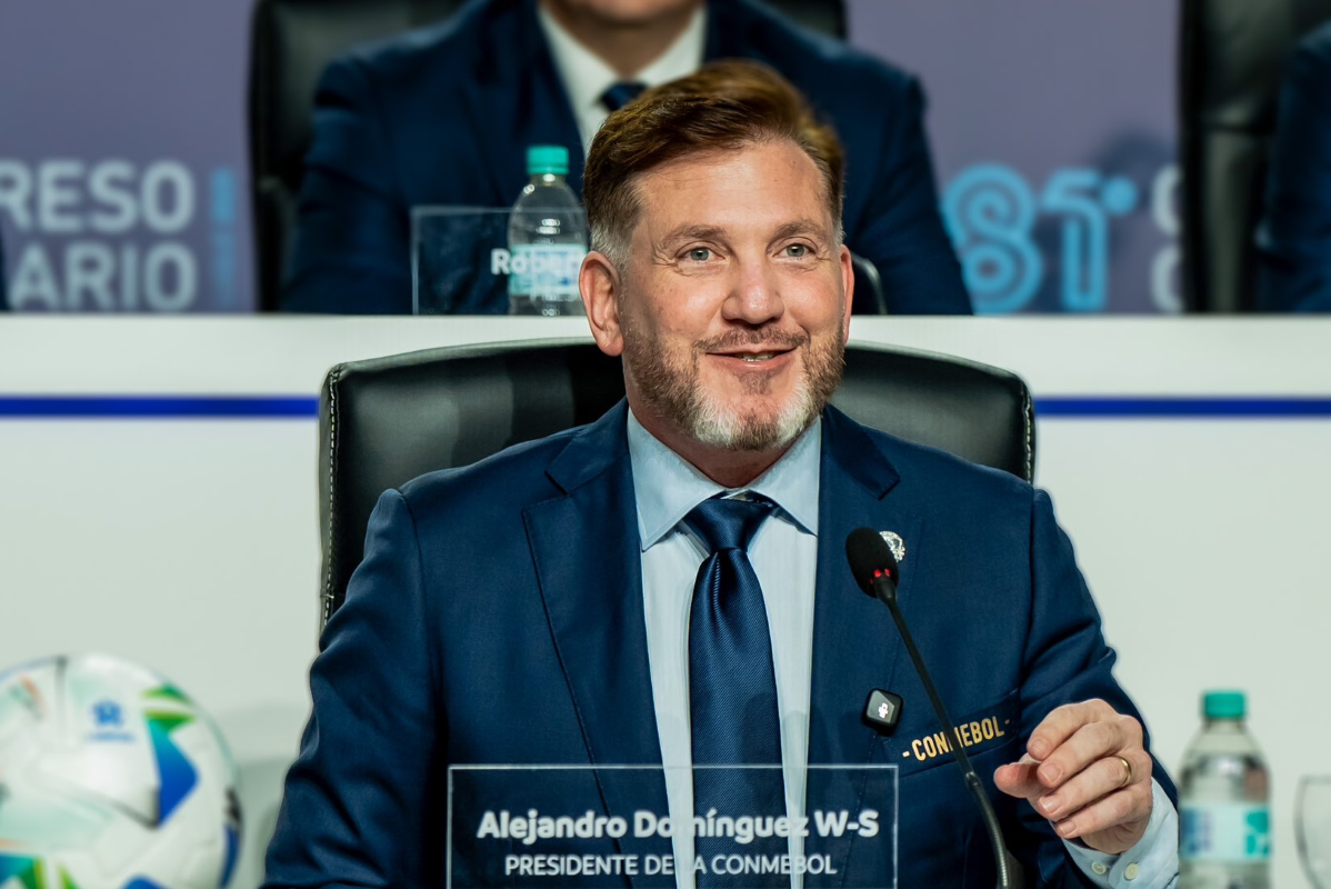 Alejandro Domínguez siendo reelegido como presidente de la Conmebol en 2025. Foto: Conmebol