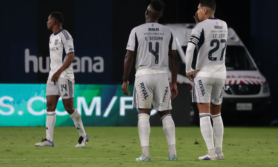 Emelec siendo goleado por Independiente del Valle. Foto: API