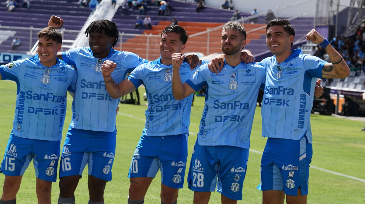Macará celebrando la goleada frente Deportivo Cuenca. Foto: API