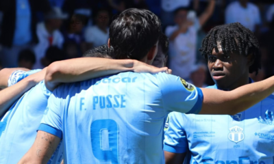 Mateo Viera celebrando con sus compañeros de Macará el gol a LDU. Foto: Macará