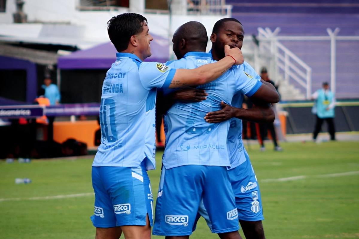 Macará celebrando la goleada frente a Deportivo Cuenca en Ambato. Foto: Redes sociales de Macará