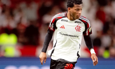 Gonzalo Plata disputando un partido con la camiseta del Flamengo. Foto: Redes sociales del jugador