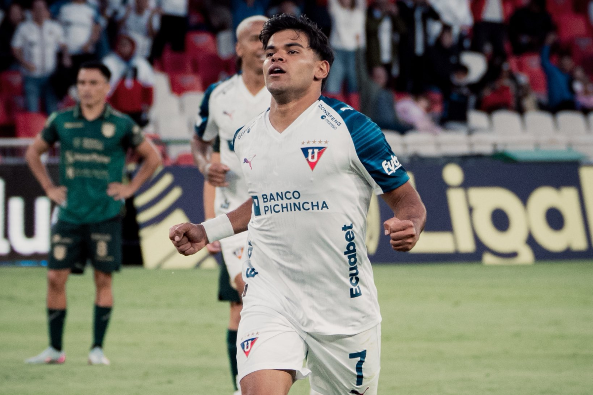 Rodney Redes celebrando su anotación frente a Orense en el Rodrigo Paz Delgado. Foto: LDU