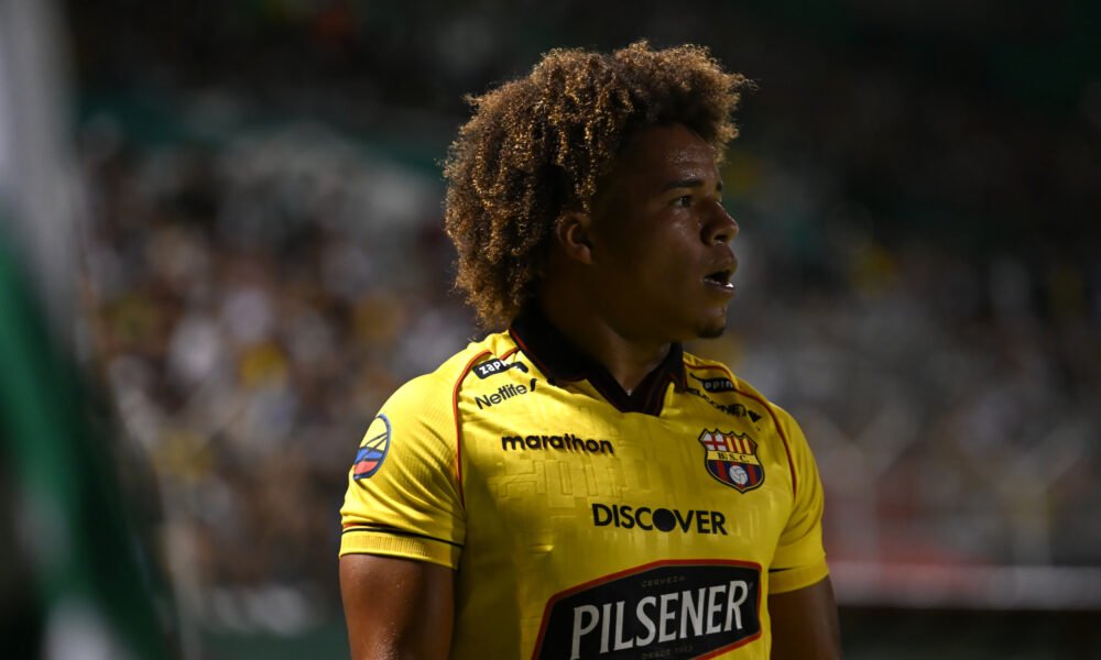 Erick Mendoza disputando la Copa Ecuador con la camiseta de Barcelona SC