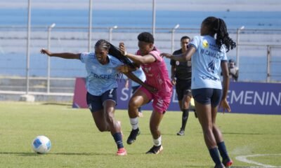 Universidad Católica y Dragonas IDV enfrentándose por la semifinal de la Superliga Femenina 2026