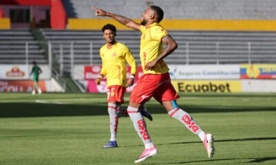 Ayrton Preciado festejando un gol frente a Leones FC en la LigaEcuabet