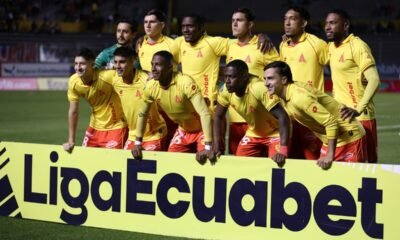 Plantilla de Aucas en su partido ante Liga de Quito. Foto: API