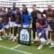 Ricardo Adé junto con sus compañeros en su homenaje por cumplir 150 partidos con la camiseta de Liga de Quito. Foto: API