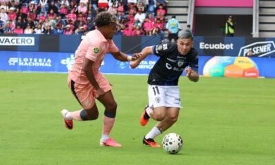Matías Perelló, de IDV, con Emiliano Clavijo, de Católica. Foto: API