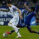 Luis Fragozo, de Emelec, marca a Mauro Luque, de Leones FC. Foto: API