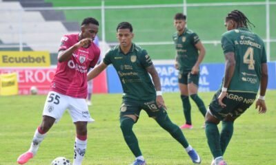 Darwin Guagua (izq.) en un partido de Independiente del Valle contra Orense, en la LigaPro. Foto: API