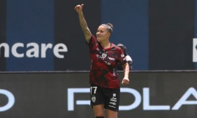 Karen Páez celebrando su gol frente a Universidad Católica