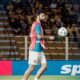 Gian Allala domina el balón en la cancha de Mirassol. foto: LDU