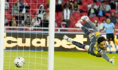 Michael Estrada anotó el gol de penal a Hamilton Piedra. Foto: API