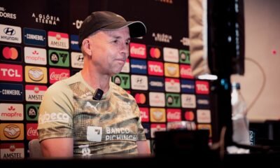 Gustavo Álvarez en rueda de prensa previo a Copa Libertadores. Foto LDU