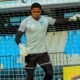 Mario Valero, de Emelec, calienta para el partido ante Leones FC. Foto: Emelec