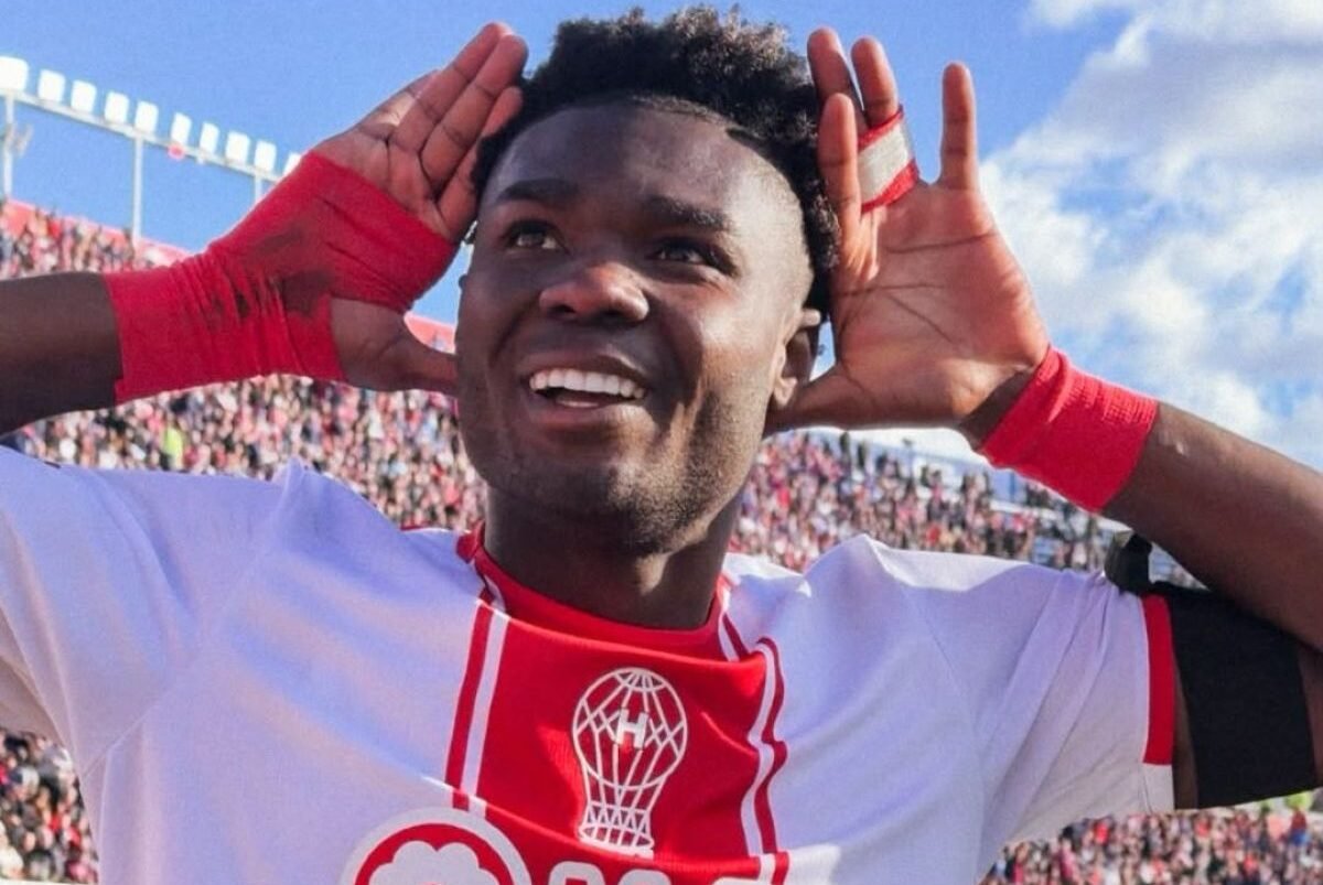 El festejo polémico de Jordy Caicedo en el triunfo de Huracán ante San Lorenzo. Foto: Huracán