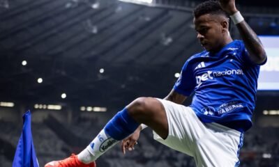 Keny Arroyo en el gol que le anotó a Flamengo en el Brasileirao. Foto Cruzeiro