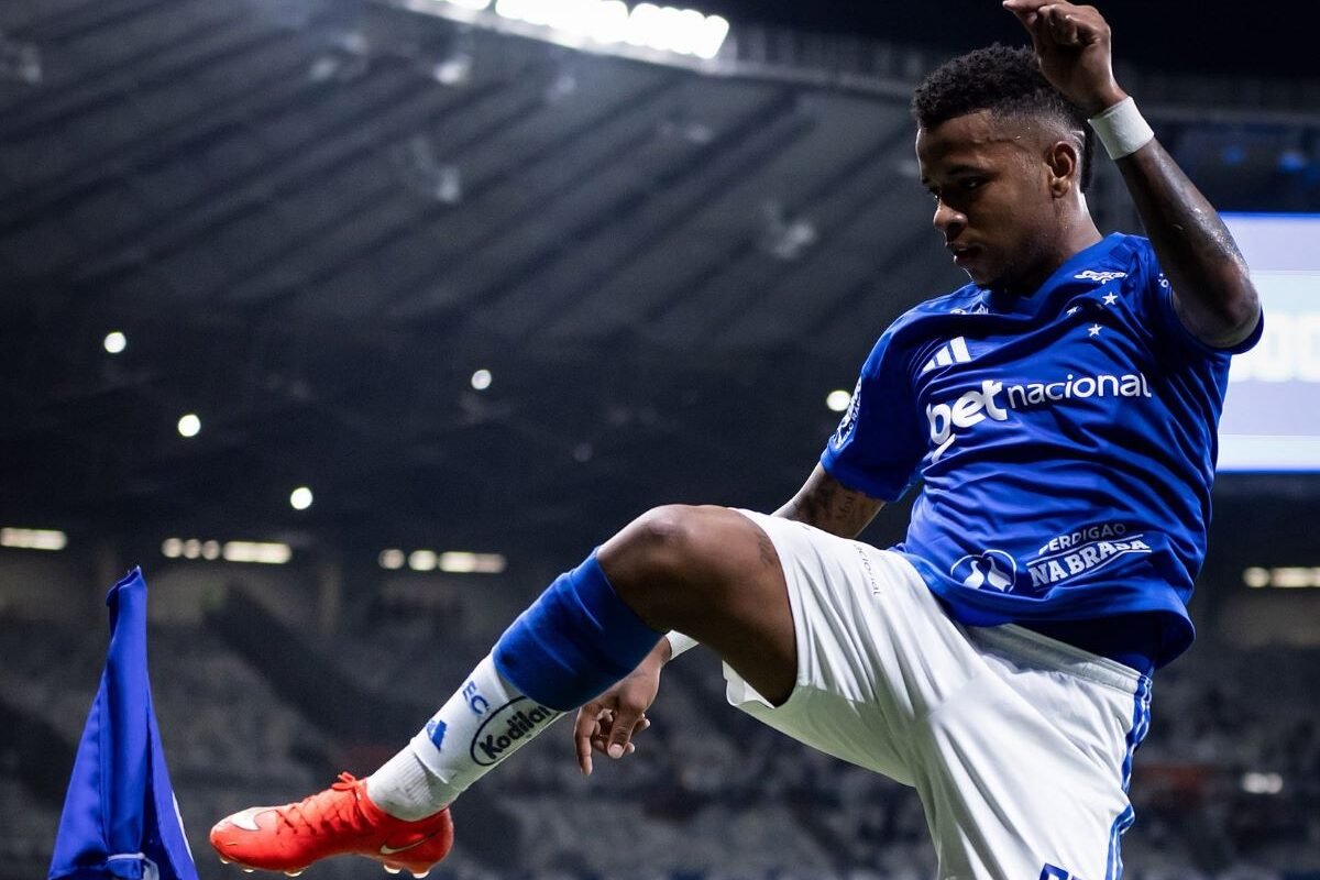 Keny Arroyo en el gol que le anotó a Flamengo en el Brasileirao. Foto Cruzeiro