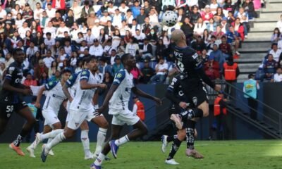 Jugadores de Liga de Quito e Independiente del Valle el 19 de abril. Foto: API