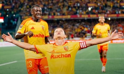 Florian Thauvin celebra el gol de Lens ante el PSG. Foto: Ligue 1