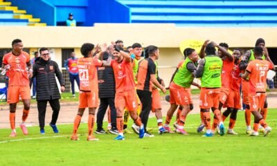 Los jugadores de Libertad FC celebran un gol de su equipo ante Católica. Foto: API