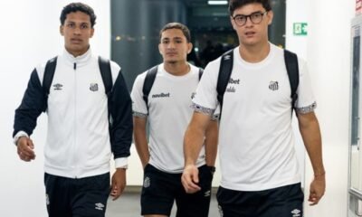La delegación de Santos llegando al Hotel Emperador en Ambato. Foto Santos FC