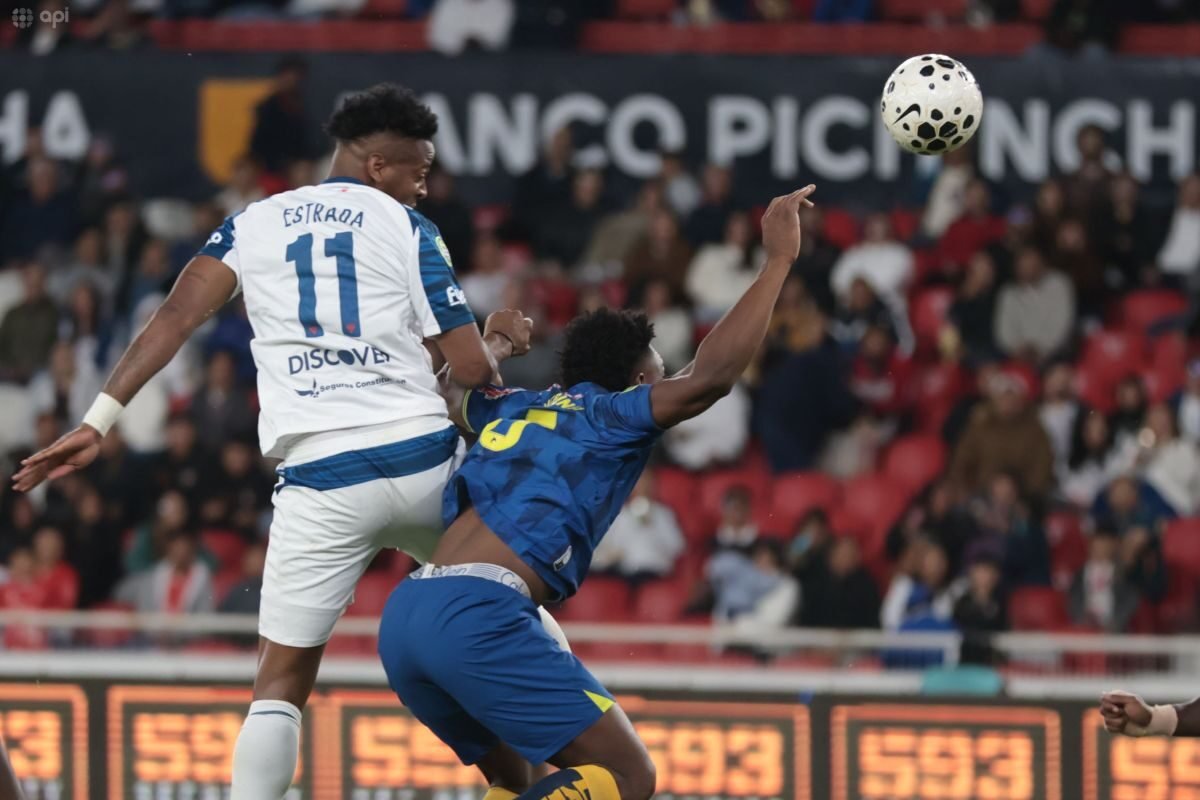Michael Estrada hizo los dos goles del triunfo de Liga de Quito ante Delfín. Foto: API