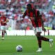 Pervis Estupiñán en amistoso frente al Manchester United