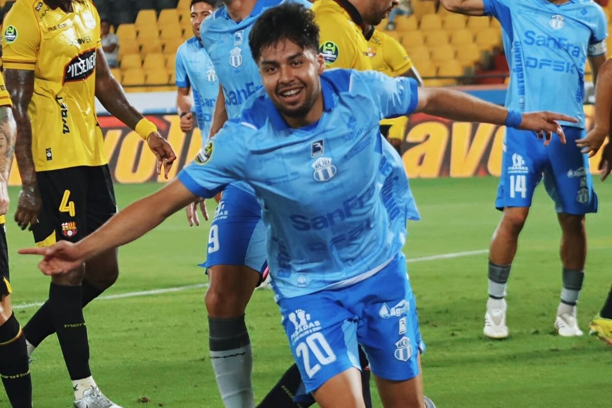 Mateo Viera en el gol del triunfo para Macará ante Barcelona SC. Foto Macará