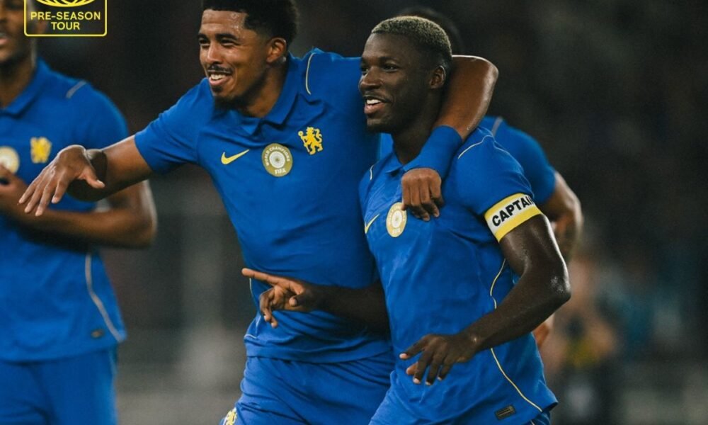 Moisés Caicedo en la victoria 3-0 ante el AC Milan de Pervis Estupiñán. Foto Chelsea FC