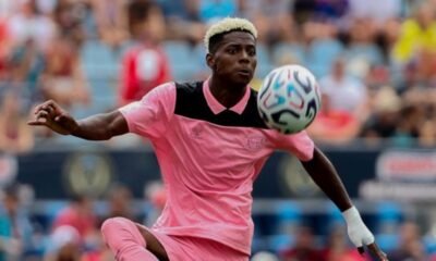 Nilson Angulo en un juego con el Sunderland
