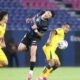 Ronald Briones, de Independiente del Valle, y Danny Luna, del Delfín, en la fecha 25 de LigaPro. Foto: API