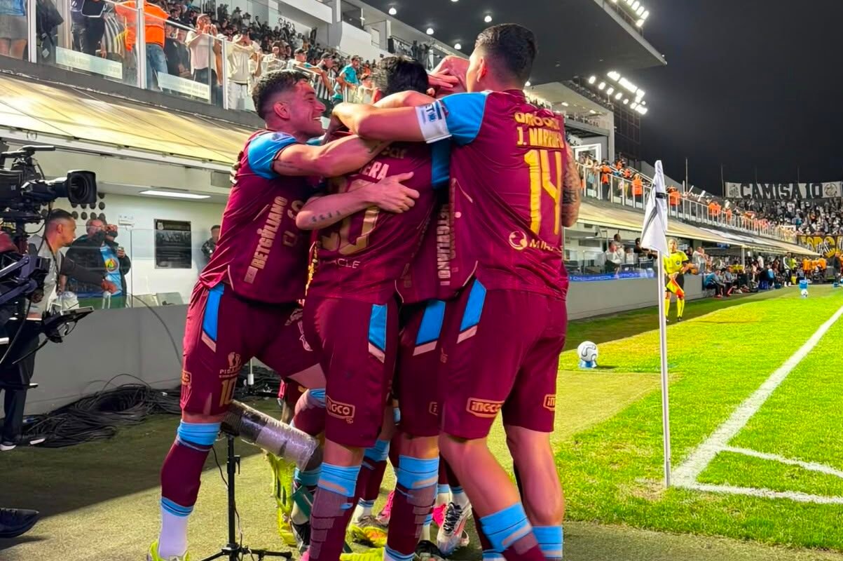 Plantilla de Macará frente a Santos FC en la Copa Sudamericana