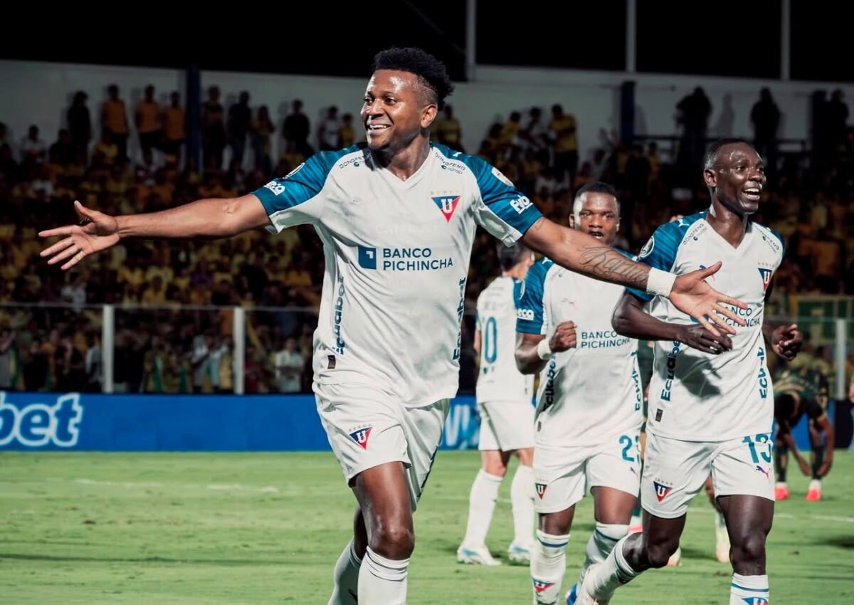 Michael Estrada celebra su gol frente a Mirassol en Conmebol Libertadores. Foto: LDU