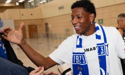 Gonzalo Plata en el Aeropuerto Internacional de Moscú-Domodédovo. Foto: Dynamo FC