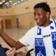 Gonzalo Plata en el Aeropuerto Internacional de Moscú-Domodédovo. Foto: Dynamo FC