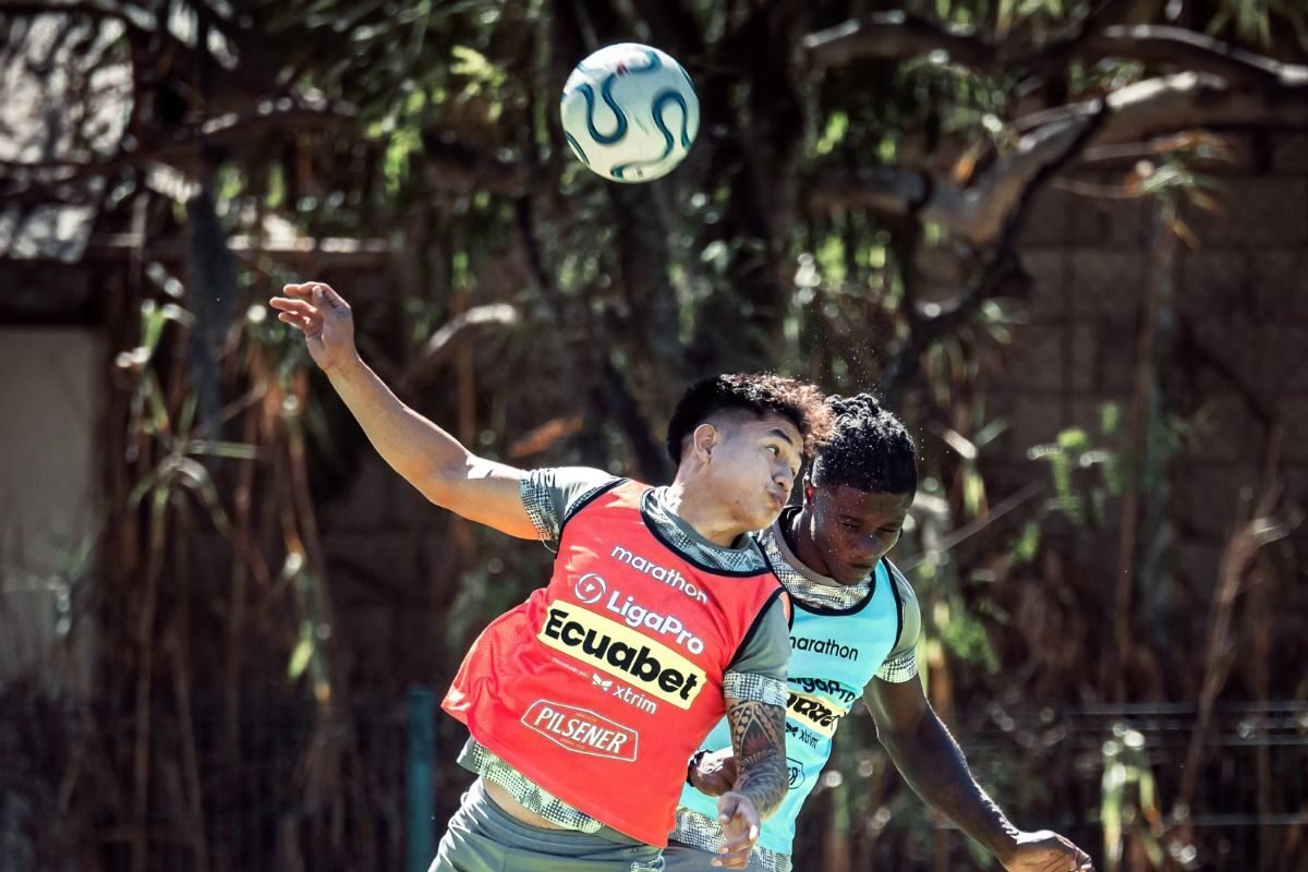 Jesús Prettel y Ricardo Adé en un entrenamiento de Liga de Quito. Foto: LDU