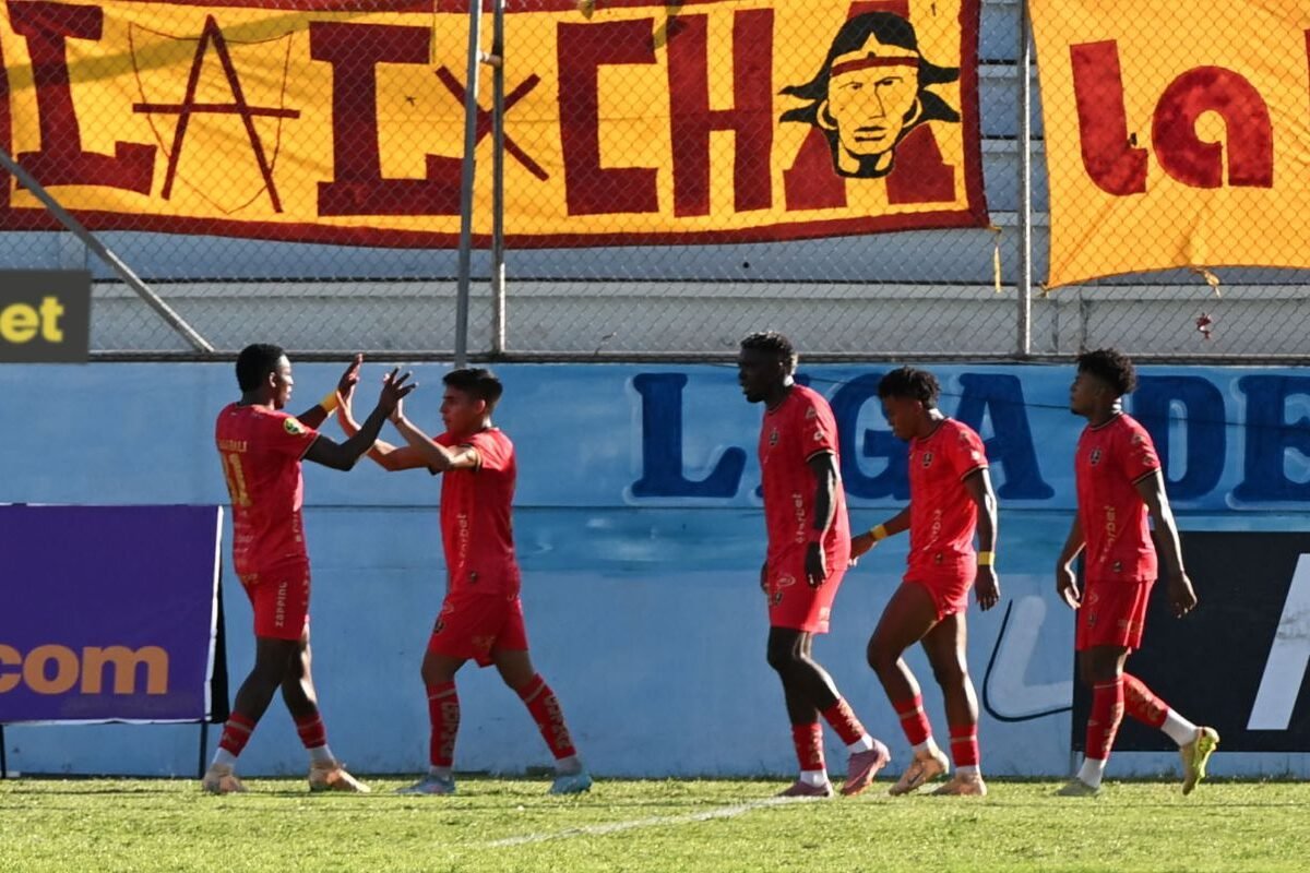 Aucas ganó al Delfín y subió al segundo puesto de la LigaPro, en la fecha 26. Foto: API