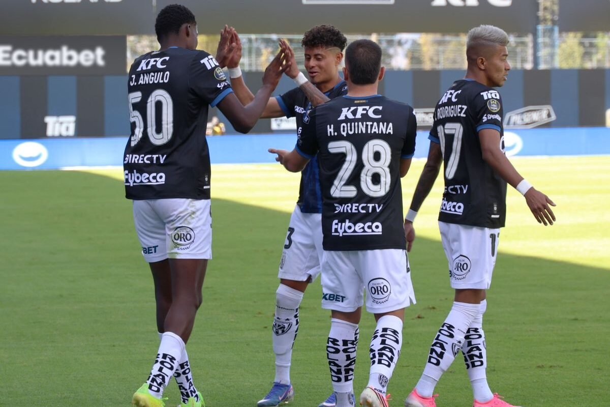 Independiente del Valle celebrando la victoria frente a Deportivo Cuenca en la fecha 23 de LigaPro. Foto: API