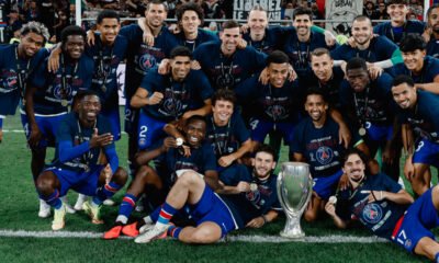 Willian Pacho con sus compañeros del PSG. Foto: PSG