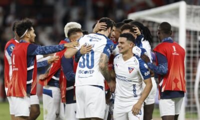 Plantel de Liga de Quito celebra la clasificación ante Mirassol. Foto: API